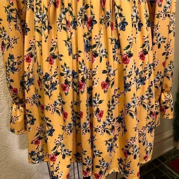 Velvet Torch Los Angeles Smocked Yellow Floral Mini Dress Size M - Picture 5 of 11